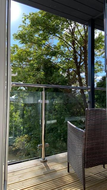 Modern Central Flat With Balcony & Free Parking On-Site Bournemouth Esterno foto